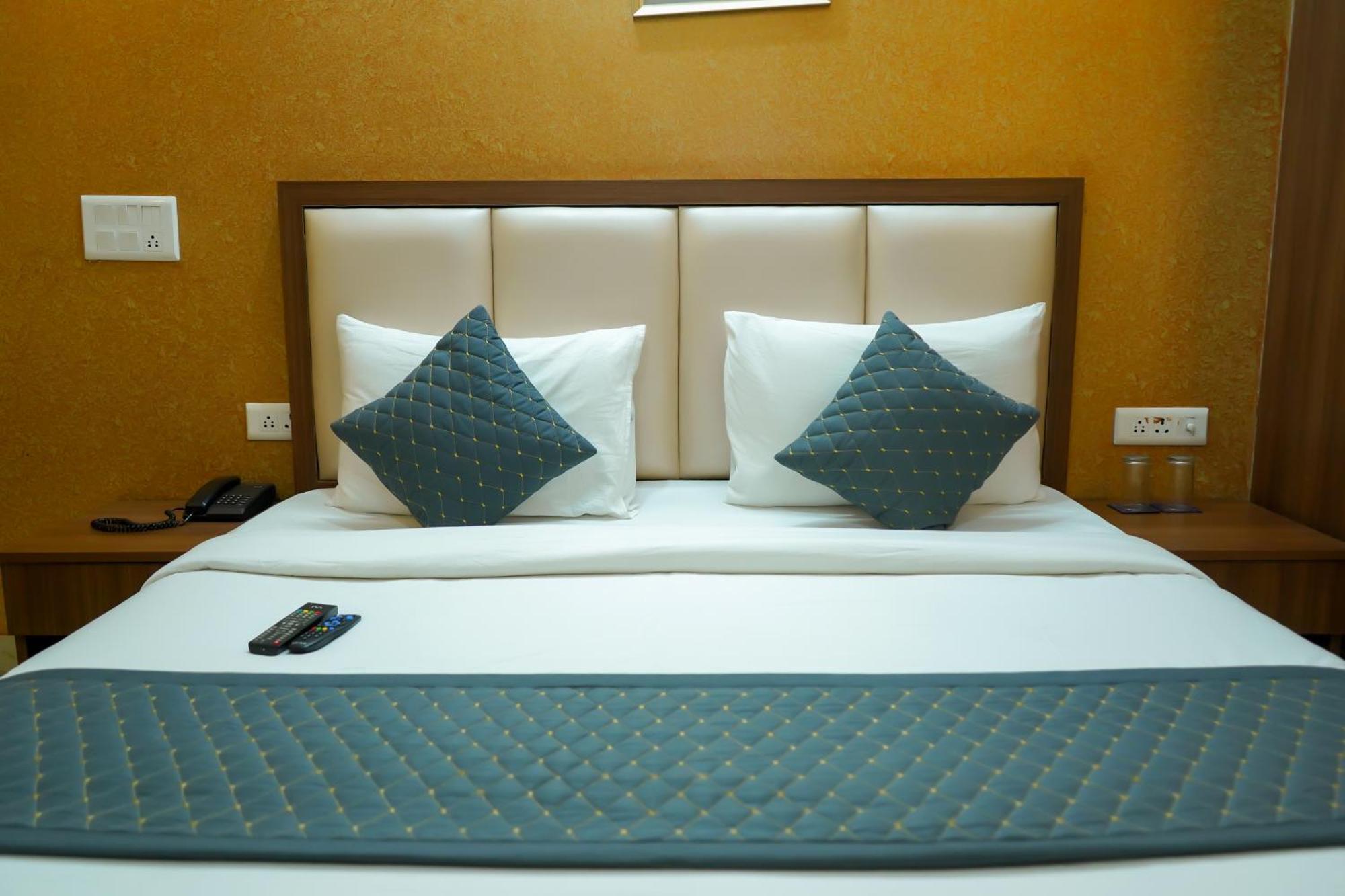 Hotel The Luxe 18 - Golf Course Road Gurgaon Exterior foto