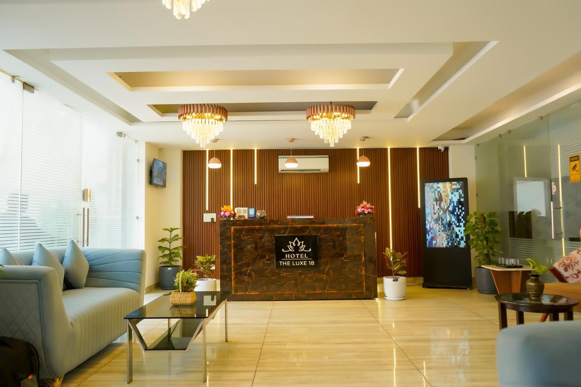 Hotel The Luxe 18 - Golf Course Road Gurgaon Exterior foto