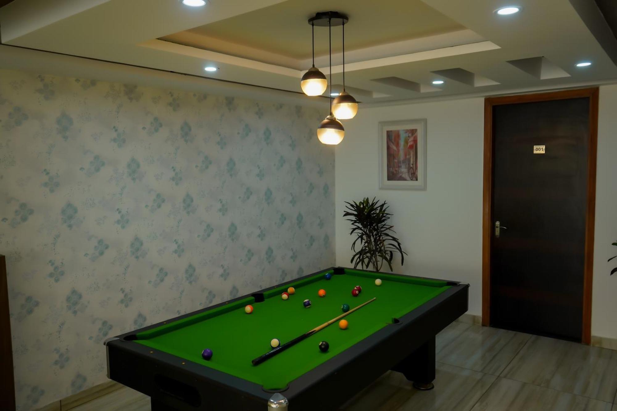 Hotel The Luxe 18 - Golf Course Road Gurgaon Exterior foto